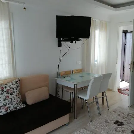 Cozy House With Garden In Peaceful Daire